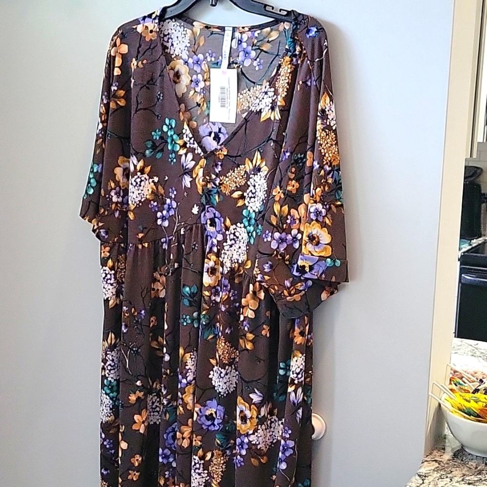 FLOWERED DRESS - SIZE 3XL